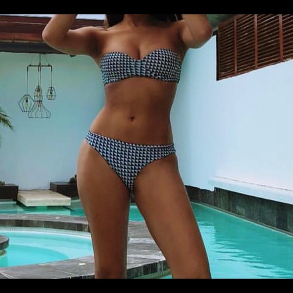 Mikoh Bikini Set XS top & M bottom - Picture 4 of 4